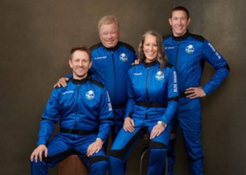 Kaptan Kirk’ün uzay yolculuğu rüzgâr nedeniyle 13 Ekim’e ertelendi