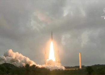 NASA, dünyanın en büyük uzay teleskobunu uzaya fırlattı