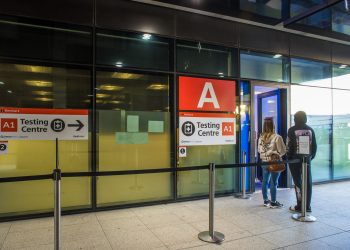 İngiltere, 11 ülkeyi kırmızı listesinden çıkardı