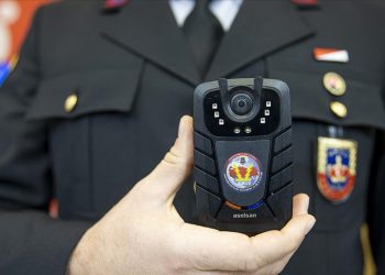 Jandarma için geliştirilen yaka kamerası suçluları tespit ediyor