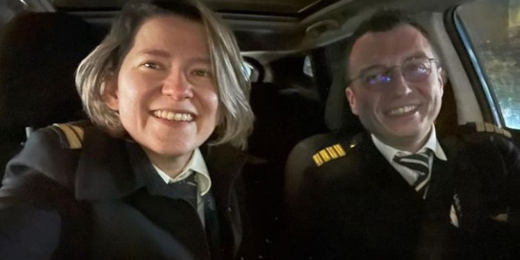 Pilot çift tesadüfen yana yana uçtu