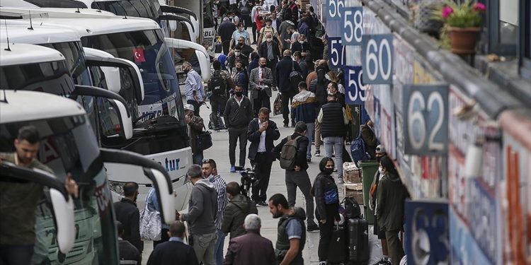 Otobüsçüler, uçak bileti fiyatlarına zam istedi