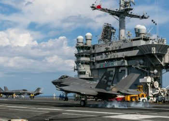 F35’i Çin Denizi’nden çıkarma çalışmaları başladı