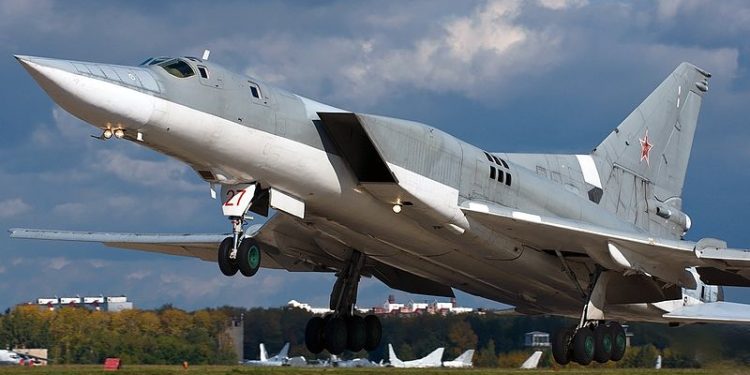 Rus bombardıman uçakları Belarus’ta