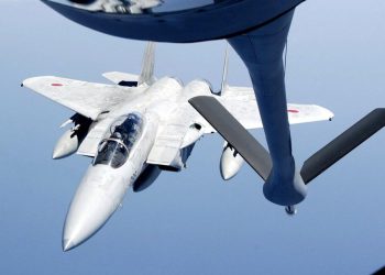 Japonya düşen F-15’in pilotlarını arıyor