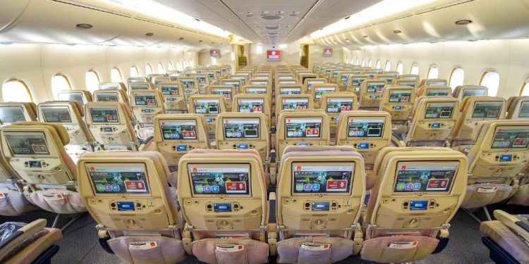 Emirates, uçak içi eğlence deneyiminin 30. yılını kutluyor