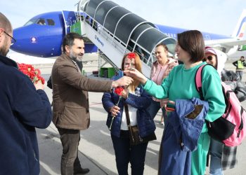 Kapadokya’ya gelen Moldovalı turistler çiçeklerle karşılandı