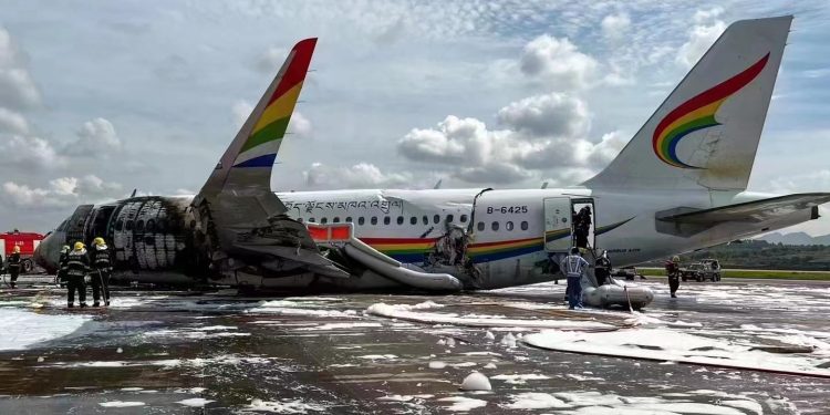 Çin’de A319 tipi yolcu uçağı kalkış sırasında alev aldı