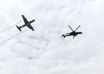 Hürkuş ve Atak yan yana uçtu