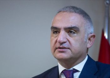 Bakan Ersoy: Turizmde hedef 42 milyon turist, 35 milyar dolar gelir