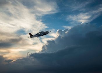 Savaş uçakları harekete geçmişti: Uçak bulundu, pilot aranıyor