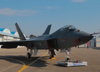 Güney Kore’nin savaş uçağı motor çalıştırdı