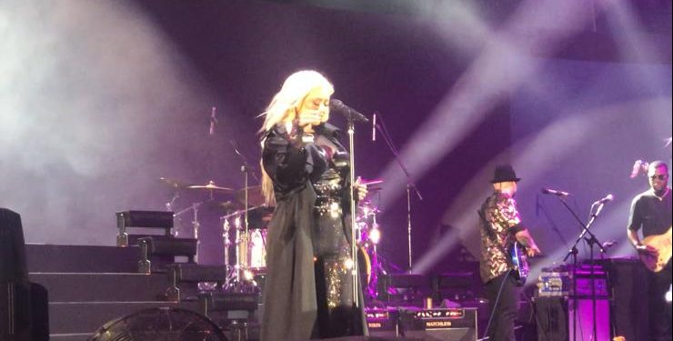 Christina Aguliera, IATA açılış gününde sahne aldı