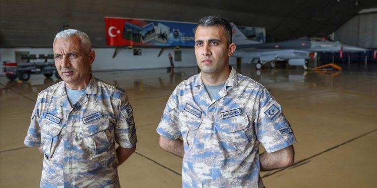 Havacı baba-oğul sırt sırta vatana hizmet ediyor