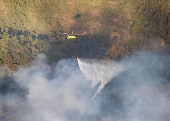 34 hava aracı Marmaris’teki yangına müdahale ediliyor