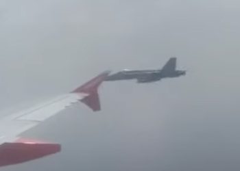 Bomba ihbarı yapılan uçağa F-18’ler havalandı