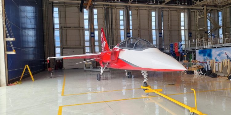 HÜRJET’e kırmızı-beyaz boyama