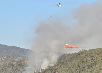Marmaris’teki orman yangını 10 helikopter ve 5 uçakla söndürüldü