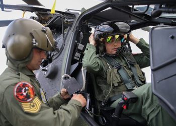 Atak helikopterinin görev hazırlığı görüntülendi