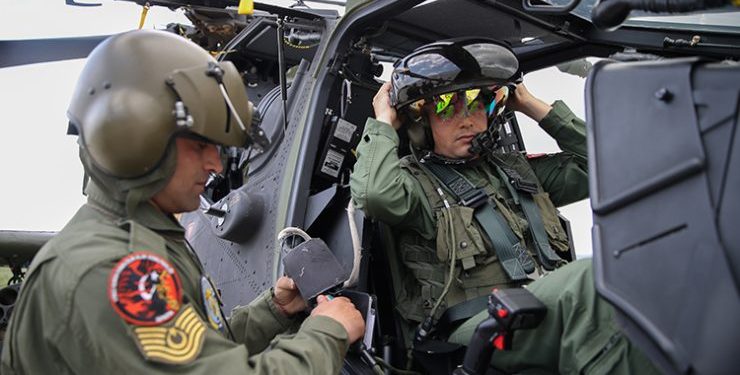 Atak helikopterinin görev hazırlığı görüntülendi