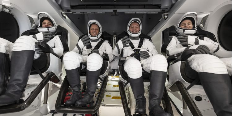 NASA’nın Crew-4 mürettebatı dünyaya döndü
