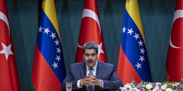 Nicolas Maduro THY ile uçtu