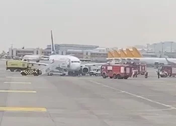 Sabiha Gökçen’e inen AnadoluJet uçağının lastiği patladı