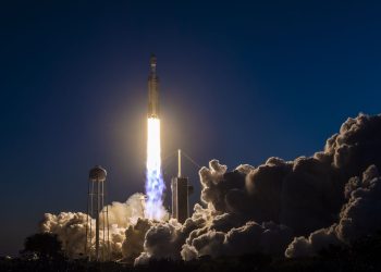 SpaceX, ABD Uzay Kuvvetleri’ne ait iletişim uydusunu fırlattı
