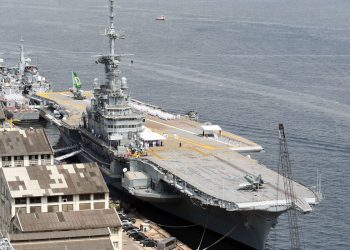 Türkiye’de sökülmek istenmişti: Uçak gemisi okyanusta batırıldı