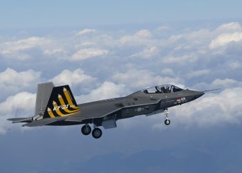 KF-21’in iki koltuklu varyantı ilk uçuşunu yaptı