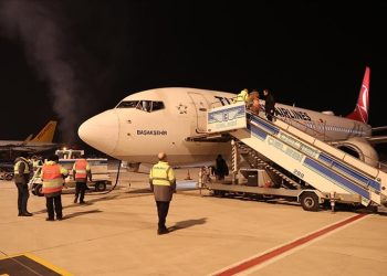 Deprem bölgesinden kaç uçak seferi gerçekleştirildi?