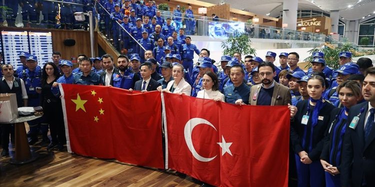 Çinli arama kurtarma ekibi İstanbul Havalimanı’ndan ülkesine uğurlandı