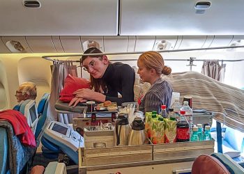 “Dünyanın en uzun boylu kadını” THY seferiyle ABD’den döndü