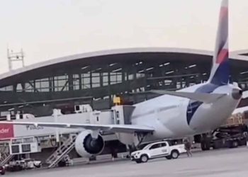 Uçaktaki 32 milyon doları çalmak için havalimanını bastılar