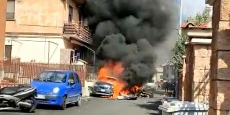 İtalya’da iki askeri eğitim uçağı havada çarpıştı