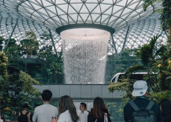 Changi Havalimanı 2 yıl sonra ücretsiz şehir turlarına başladı