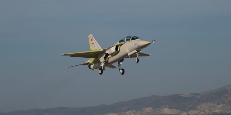 Hürjet ilk uçuşunu yaptı