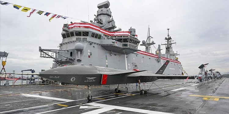 Fransız Le Figaro, TCG Anadolu’yu sayfasına taşıdı