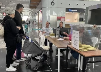 İstanbul Havalimanı dış hatlarda oy verme işlemi sürüyor