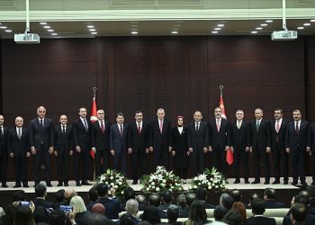 Yeni bakanlar kurulu hangi isimlerden oluşuyor?