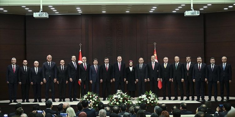 Yeni bakanlar kurulu hangi isimlerden oluşuyor?