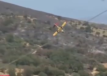 Yunanistan’da yangın söndürme uçağı düştü