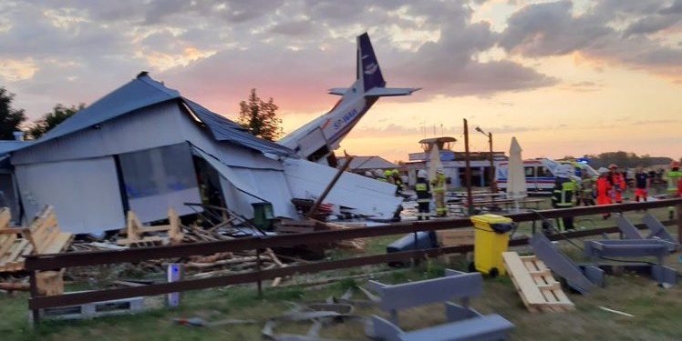 Polonya’da uçak hangara çarptı: 5 ölü, 10 yaralı