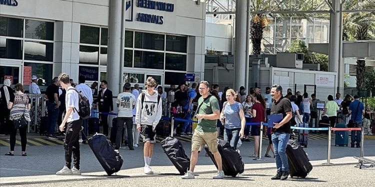 Turizmin başkenti Antalya’da yolcu trafiği rekoru!