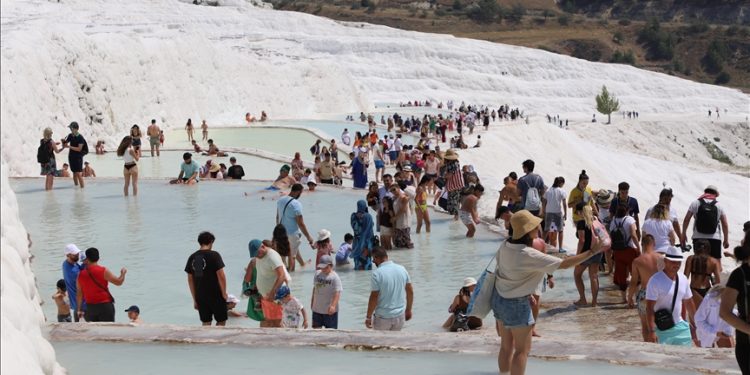 Pamukkale 2023’te 1 milyon 149 bini aşkın kişi ziyaret etti
