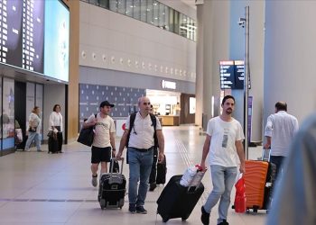 Nijer’deki Türk vatandaşları THY’nin özel seferiyle İstanbul’a döndü