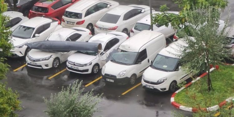 Ankara’da F-4 savaş uçağının yakıt tankı otoparka düştü