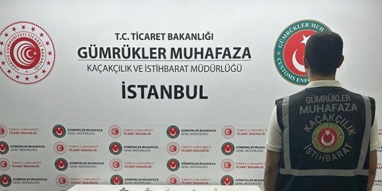 Sabiha Gökçen’de 7,6 milyon liralık 15 kol saatine el kondu