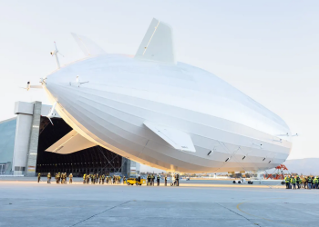 Google destekli zeplinden ilk uçuş!