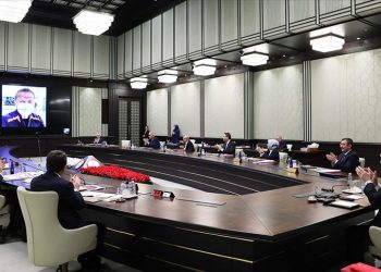 Cumhurbaşkanı Erdoğan ilk Türk astronot Gezeravcı ile video konferansla görüştü